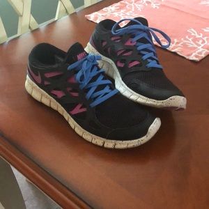 Women’s 9.5 Nike Sneakers.